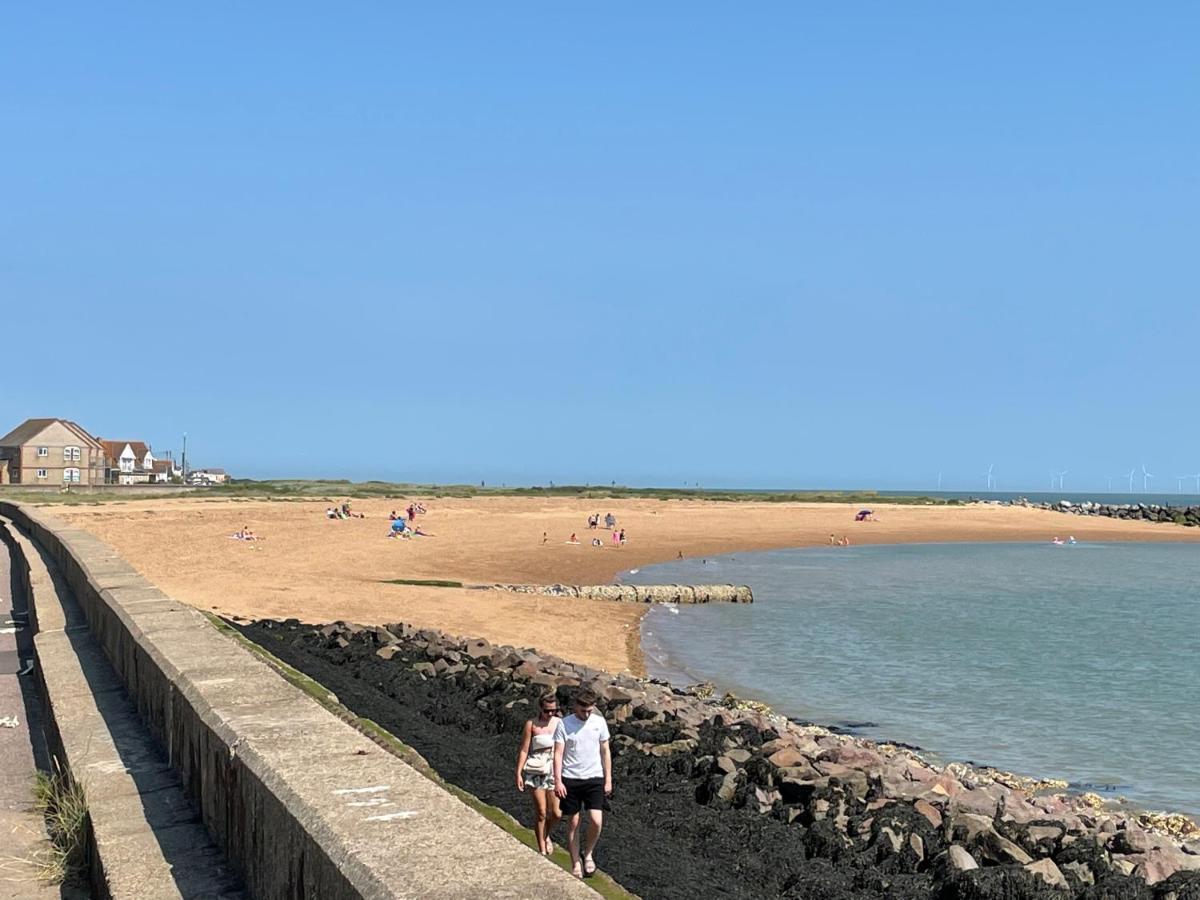 Summer Breeze Deluxe Caravan Rental Saint Osyth Exteriör bild