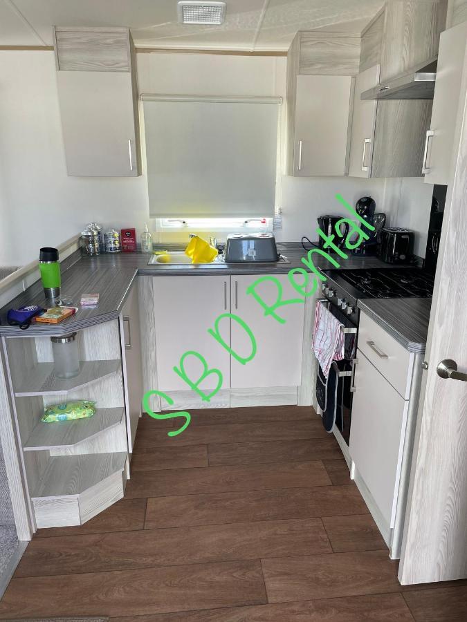 Summer Breeze Deluxe Caravan Rental Saint Osyth Exteriör bild