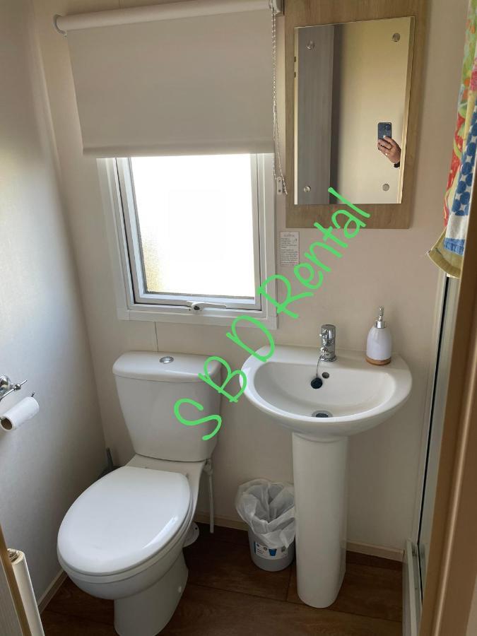 Summer Breeze Deluxe Caravan Rental Saint Osyth Exteriör bild