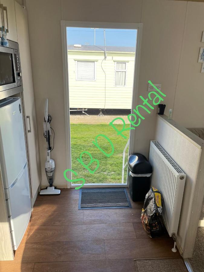 Summer Breeze Deluxe Caravan Rental Saint Osyth Exteriör bild