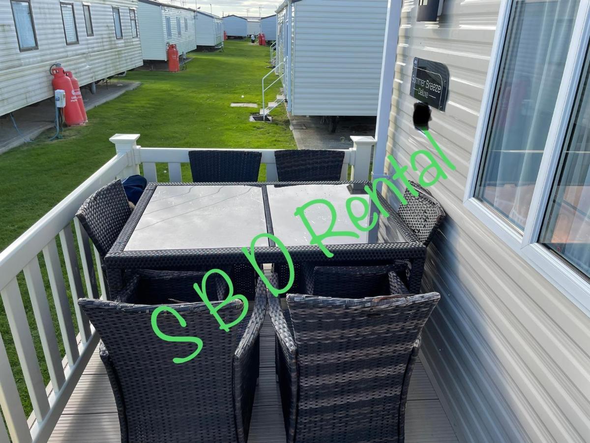 Summer Breeze Deluxe Caravan Rental Saint Osyth Exteriör bild